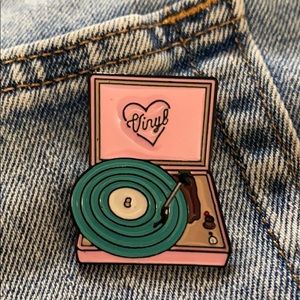 Pink Vinyl record player Pin Badge Brooch new.